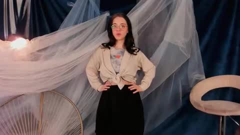 Mia online show from January 7, 7:12 am