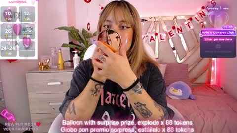 Snapshot of nyx_andria chatting on February 6, 9:49 pm Alex . online show from February 6, 9:49 pm