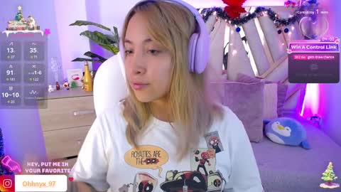 Snapshot of nyx_andria chatting on December 19, 4:02 am Alex . online show from December 19, 4:02 am