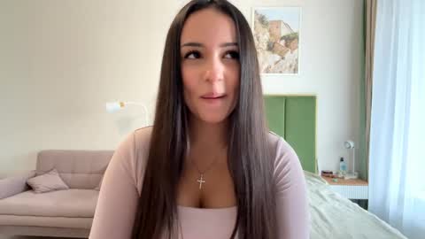 Queen Mia online show from May 15, 2:31 pm