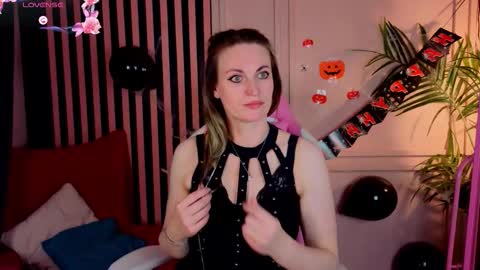 Snapshot of ocean_pleasure chatting on October 22, 9:14 am Lana online show from October 22, 9:14 am