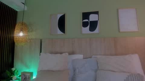 Holly online show from March 21, 11:15 am