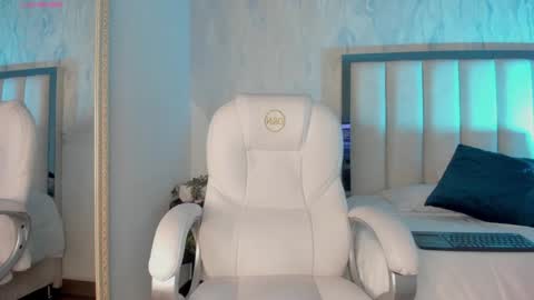 Snapshot of oh_hollyy chatting on January 13, 8:04 pm Holly online show from January 13, 8:04 pm