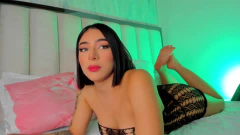 Snapshot of oh_hollyy chatting on January 16, 7:52 pm Holly online show from January 16, 7:52 pm