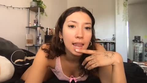 ohmillieevanillie online show from June 15, 3:56 pm