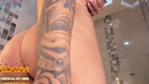 ohyesly_ online show from October 19, 4:42 pm