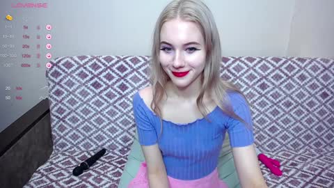 Snapshot of olivia_graceee chatting on December 21, 8:50 am olivia_graceee online show from December 21, 8:50 am