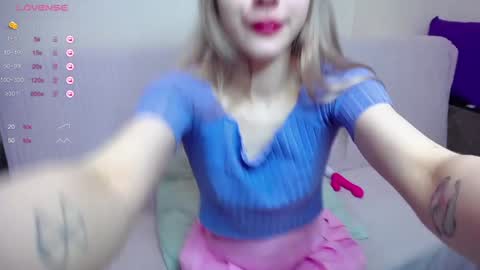 Snapshot of olivia_graceee chatting on December 13, 7:37 am olivia_graceee online show from December 13, 7:37 am