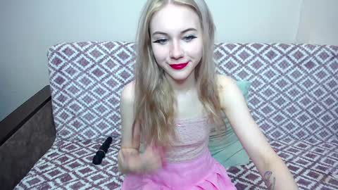 Snapshot of olivia_graceee chatting on December 23, 8:44 am olivia_graceee online show from December 23, 8:44 am