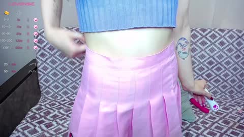 Snapshot of olivia_graceee chatting on December 22, 9:33 am olivia_graceee online show from December 22, 9:33 am