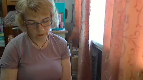 Olivia Mia online show from May 5, 10:40 am