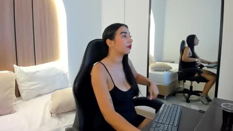 olivia_willoow online show from December 5, 5:07 am