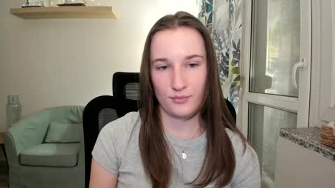 Oliwiaa2004 online show from January 5, 7:49 pm