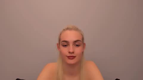 oliviaBeauty online show from November 16, 9:59 pm