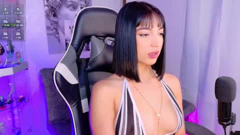Snapshot of oliviamcneill chatting on March 10, 12:06 pm Olivia Mcneill online show from March 10, 12:06 pm
