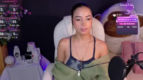 Snapshot of oliviamcneill chatting on February 7, 12:39 pm Olivia Mcneill online show from February 7, 12:39 pm