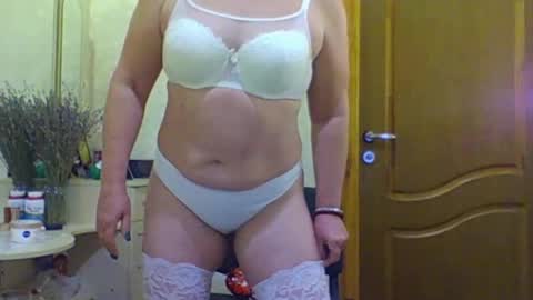 Snapshot of oliviaparadise chatting on December 23, 11:04 am oliviaparadise online show from December 23, 11:04 am