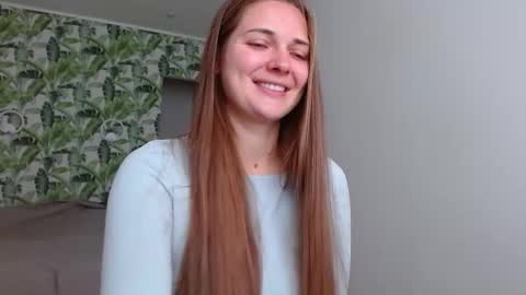 Snapshot of oliviashiny chatting on October 1, 5:34 am Olivia online show from October 1, 5:34 am