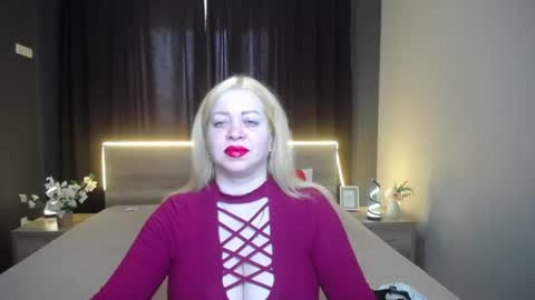 Oliviaverr online show from July 14, 11:59 am