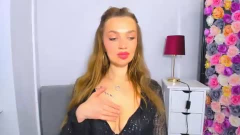 OliviaWomen online show from September 24, 4:28 pm