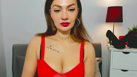 OliviaWomen online show from December 29, 11:18 am