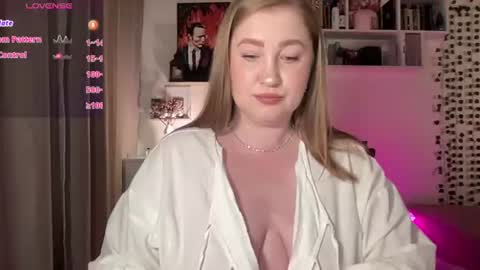 OllyDoll online show from July 8, 7:05 pm