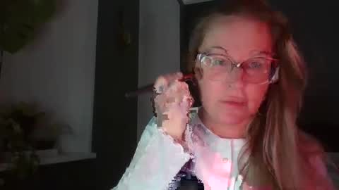 Vikki online show from March 1, 6:32 pm