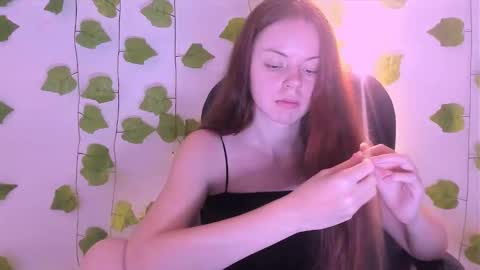 only_sarah1 online show from December 13, 9:10 pm