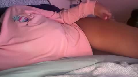 onlyinurdreams00 online show from November 10, 4:07 am