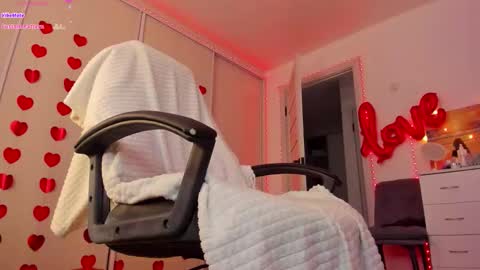 Ophelia online show from February 13, 7:32 am