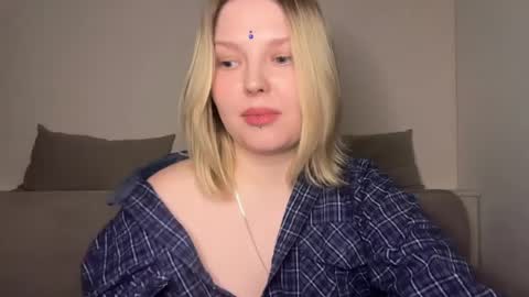 Ophelia online show from April 11, 12:39 am