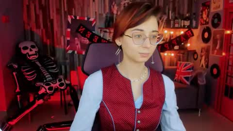 Orianna -  Hi Im into geek culture cosplay crafting LARP games. Shall we play DnD online show from October 19, 9:33 am