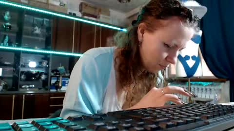 Ella online show from April 22, 8:33 am