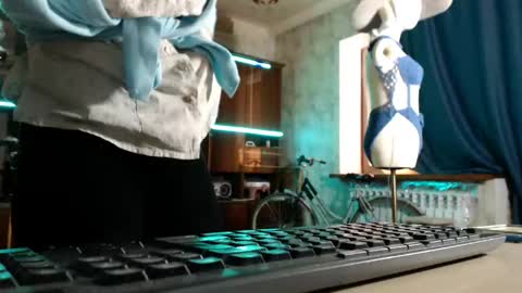 Ella online show from April 25, 12:41 pm