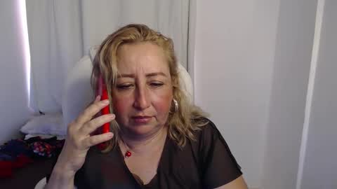 Snapshot of paiper_halliwey_ chatting on October 17, 5:16 pm paiper online show from October 17, 5:16 pm