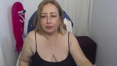 Snapshot of paiper_halliwey_ chatting on January 12, 12:39 am paiper online show from January 12, 12:39 am