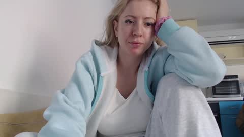 Snapshot of pam_fans chatting on January 18, 8:52 am BABE online show from January 18, 8:52 am
