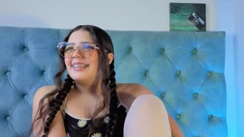 Snapshot of paola_lyon chatting on October 2, 7:41 pm Paola Lyon online show from October 2, 7:41 pm