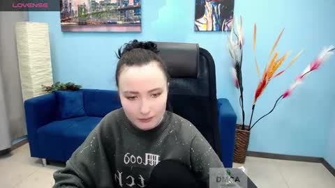 Snapshot of paradox_666_ chatting on January 16, 11:04 am Louise online show from January 16, 11:04 am