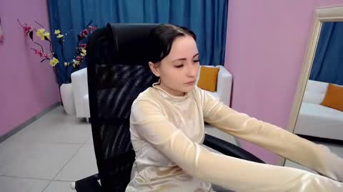 Snapshot of paradox_666_ chatting on March 2, 10:26 am Louise online show from March 2, 10:26 am