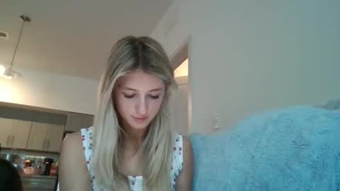 parisbaby2000 online show from November 13, 5:34 pm