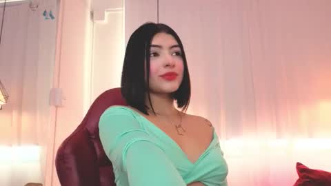 parisblue_ online show from January 17, 12:23 pm