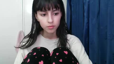 Snapshot of paulainblue chatting on December 5, 1:36 am   online show from December 5, 1:36 am