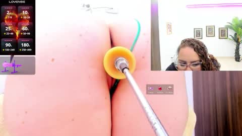 Paulina Davis  online show from October 24, 2:07 am