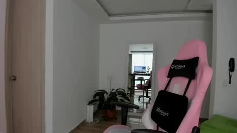 Snapshot of paulina_dossantos chatting on February 20, 8:36 pm paulina online show from February 20, 8:36 pm