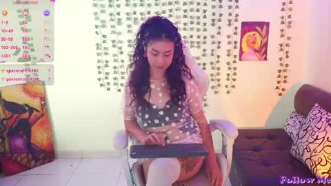 Paula San online show from June 6, 9:10 pm