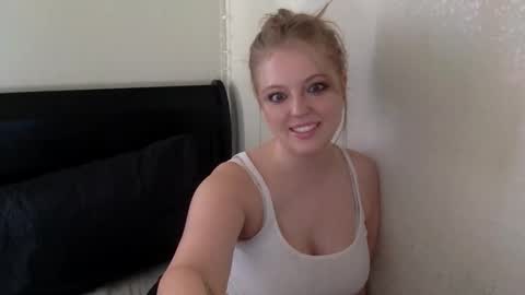 Snapshot of peachritual chatting on October 20, 10:57 pm PeachRitual online show from October 20, 10:57 pm