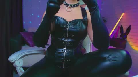 Dia  online show from November 19, 9:37 pm