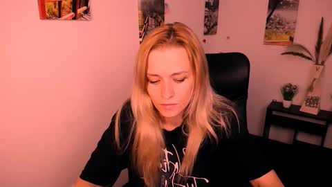 Mia online show from September 13, 6:21 am