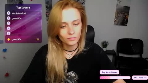 Mia online show from November 25, 11:01 am